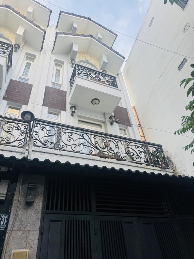 Bán nhà 4.1x10m, 3 tầng BTCT, 3 phòng ngủ mới & sang trọng - giá hợp lý